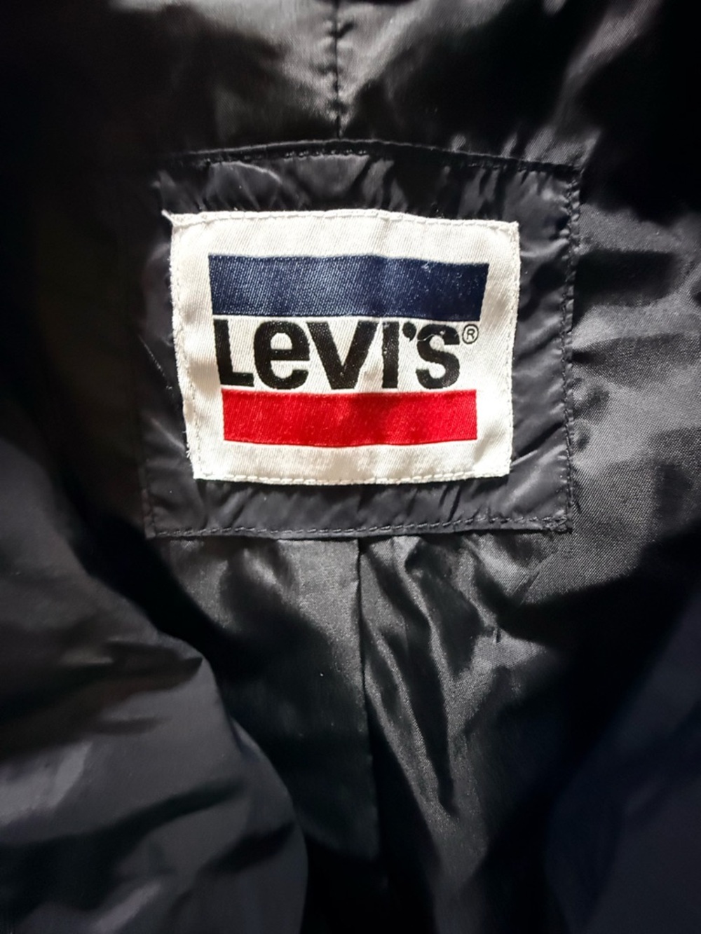Levi's cinch waist hooded puffer jacket. - Picture 6 of 7